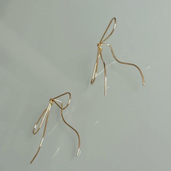 Elegant Gold Bow Earrings A951 - Picture 2 of 3